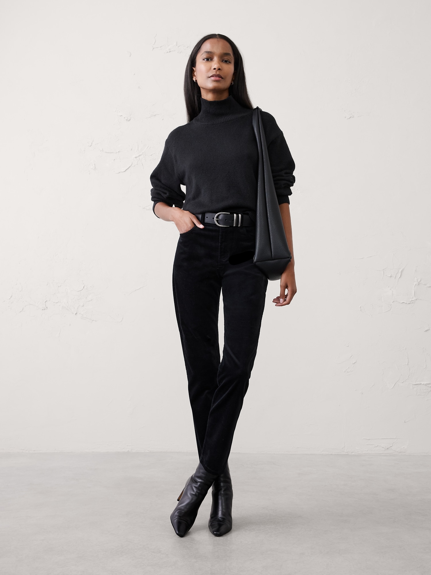 Cozy Turtleneck Pullover Sweater - Black