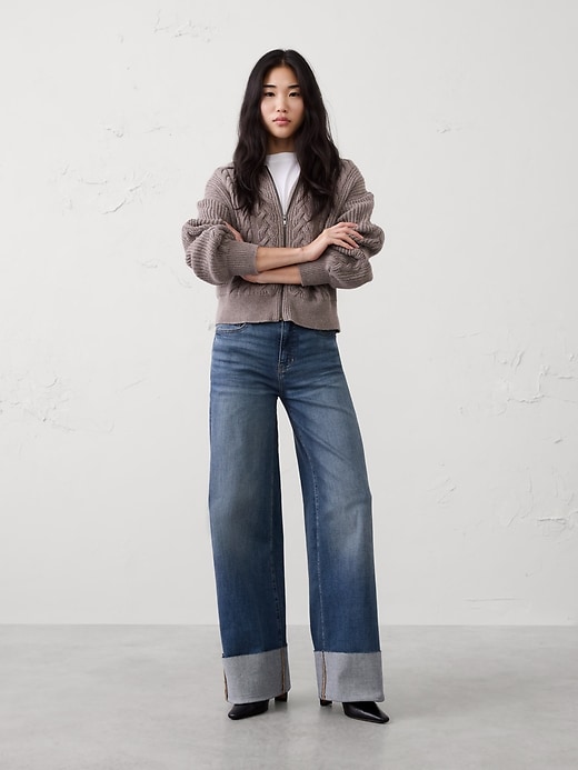 Wide-Leg  High-Rise Jean