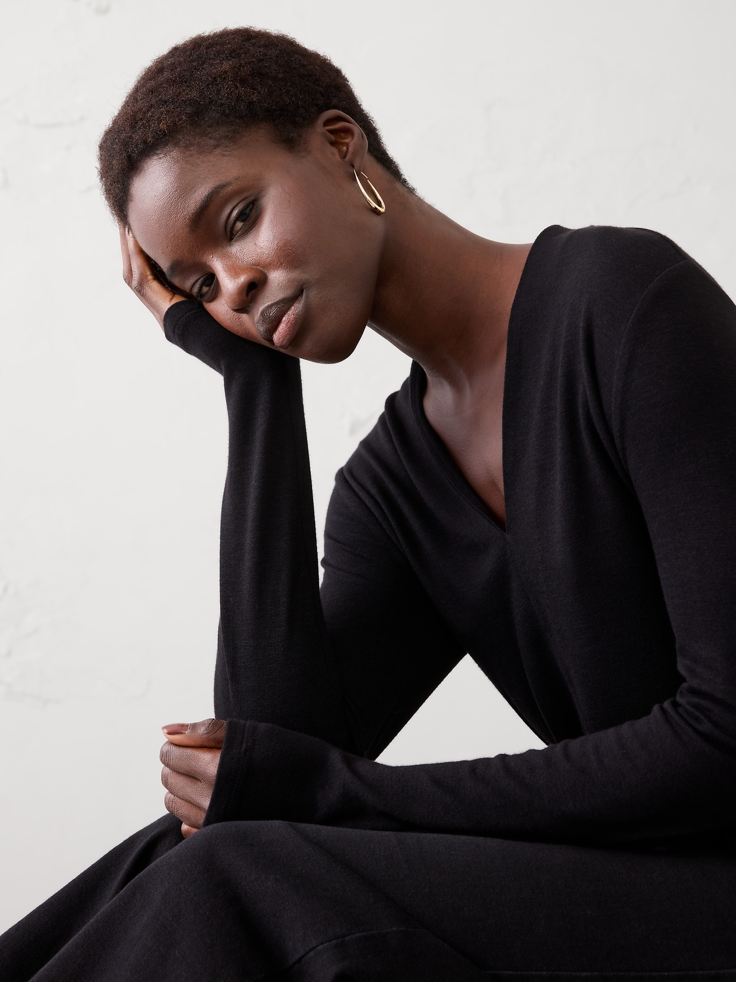 Image number 2 showing, Sculptural Wire Hoop Earrings