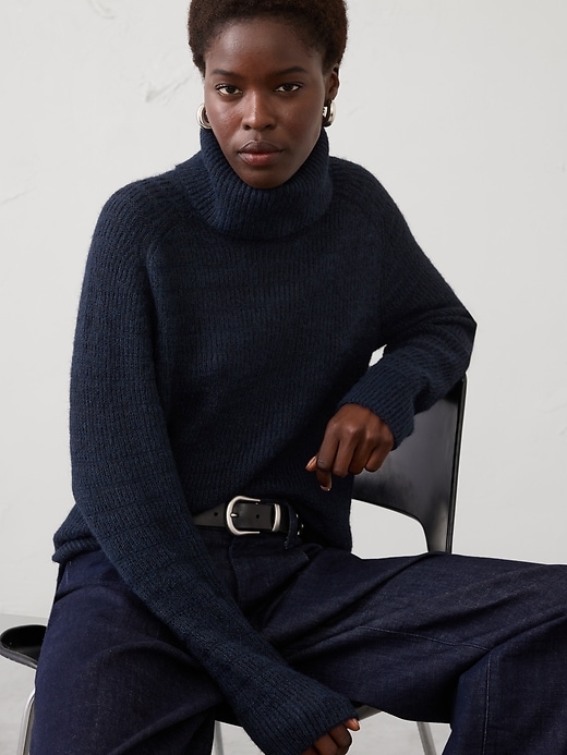 TOGAPULLAトーガプルラ フリンジスヌード/ネックウォーマー BG Brushed Turtleneck Sweater | Banana Republic Factory