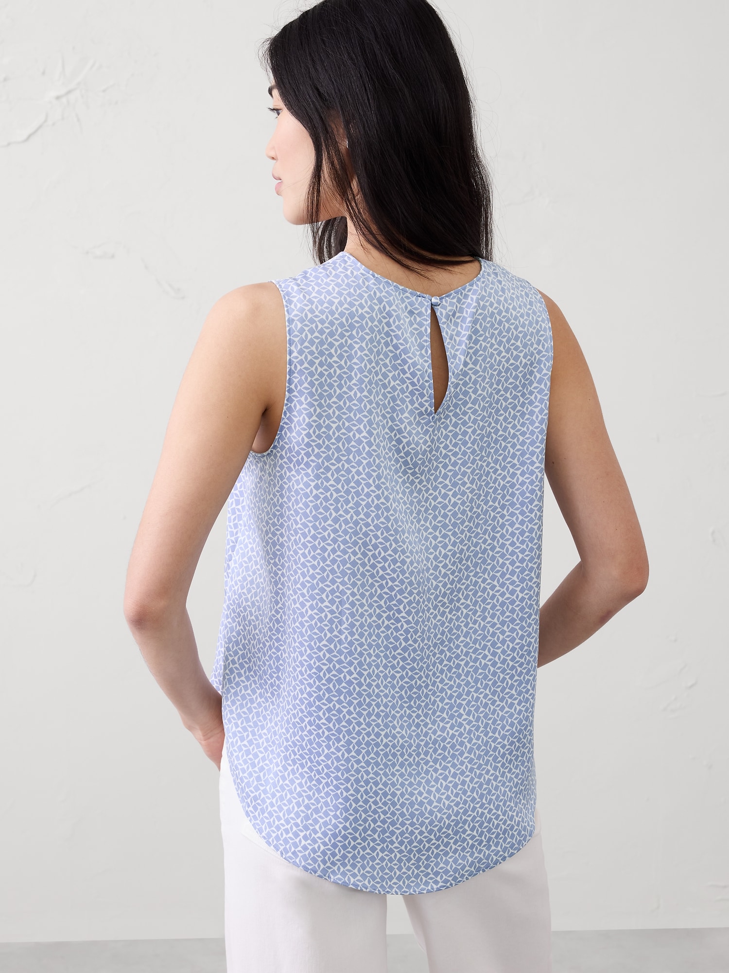 Image number 2 showing, Shell Tank