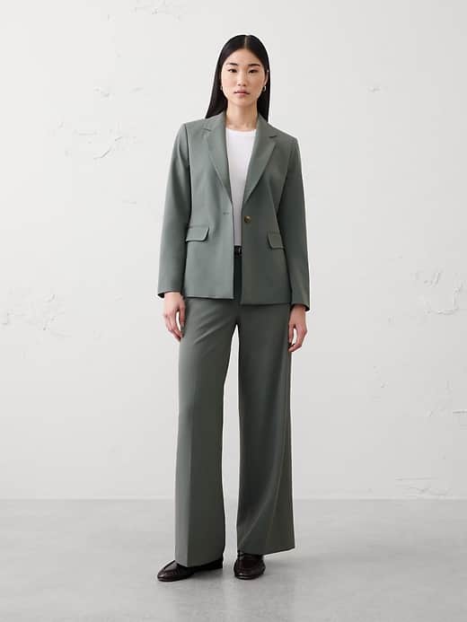 Sculpted Stretch Blazer