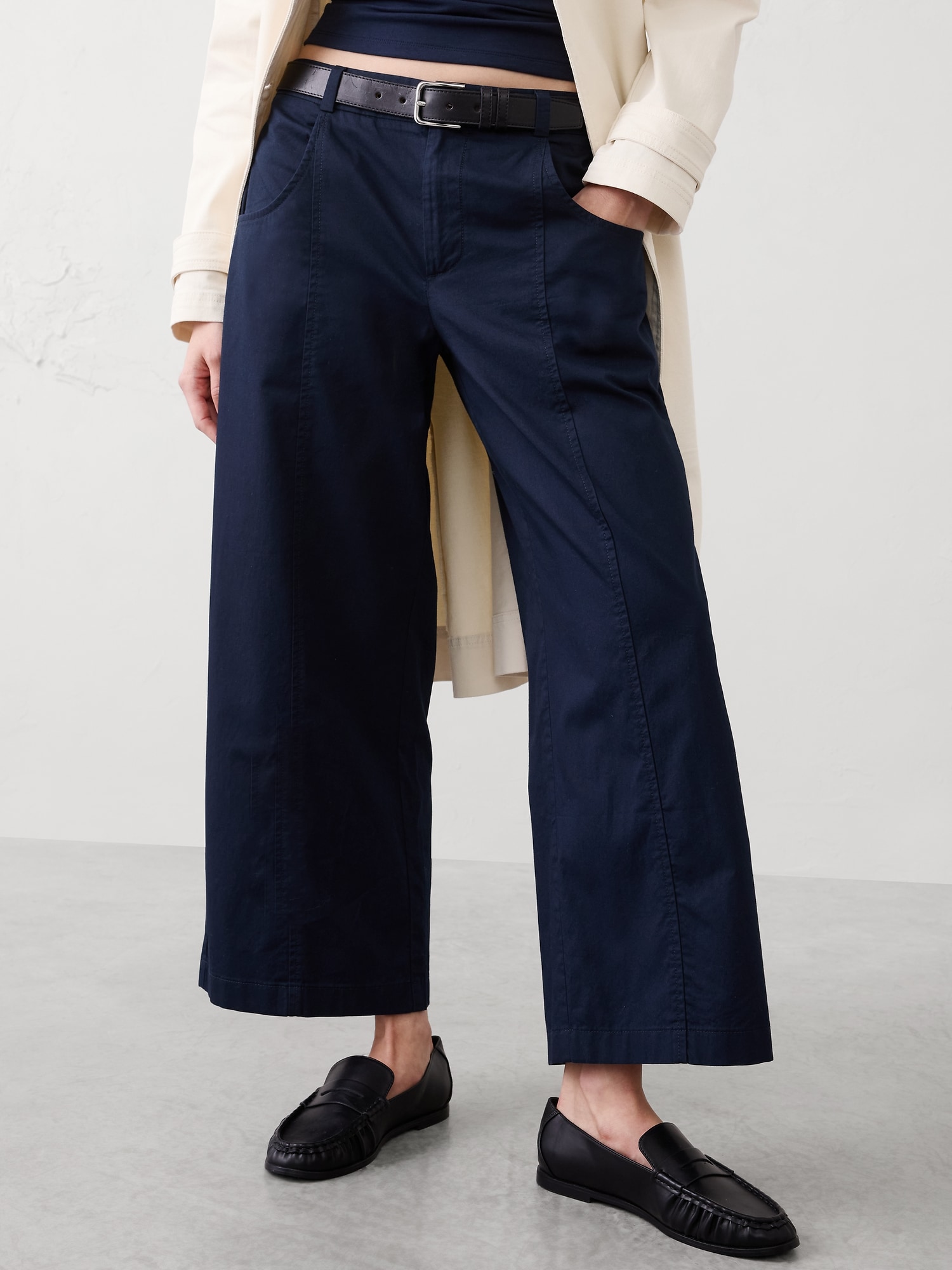 Image number 3 showing, Mid-Rise Wide-Leg Lightweight Twill Cropped Trouser
