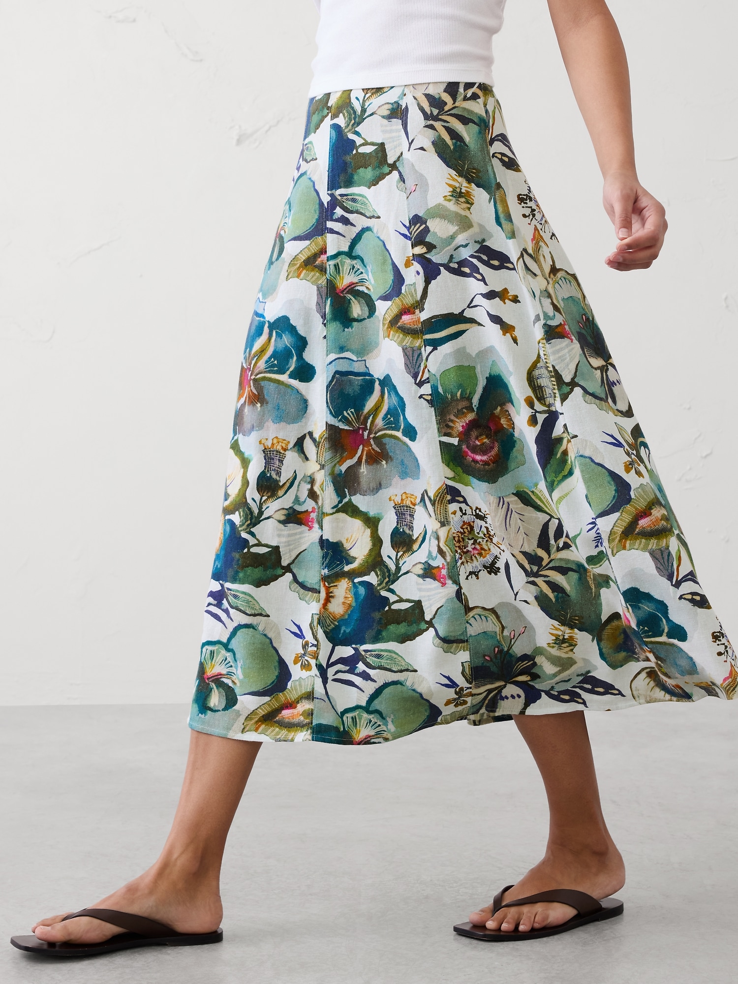 Image number 3 showing, Linen-Blend Seamed Midi Skirt
