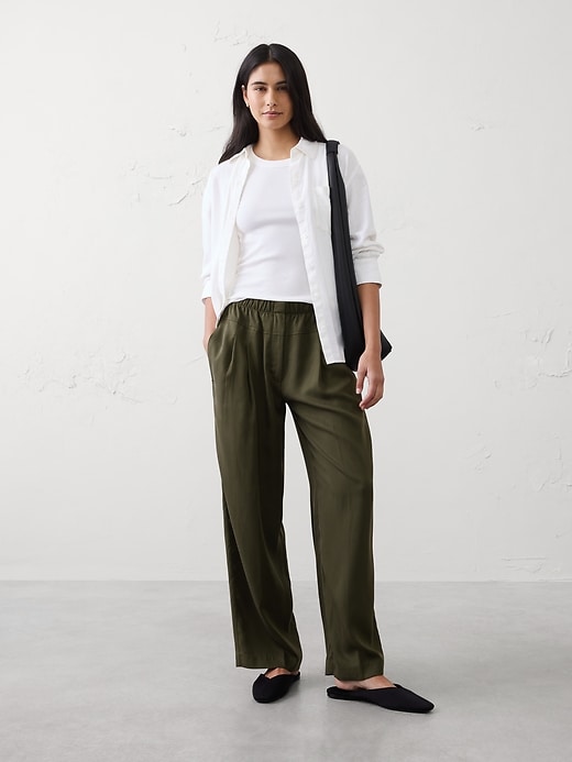Straight-Leg Mid-Rise Tencel Pleated Pant
