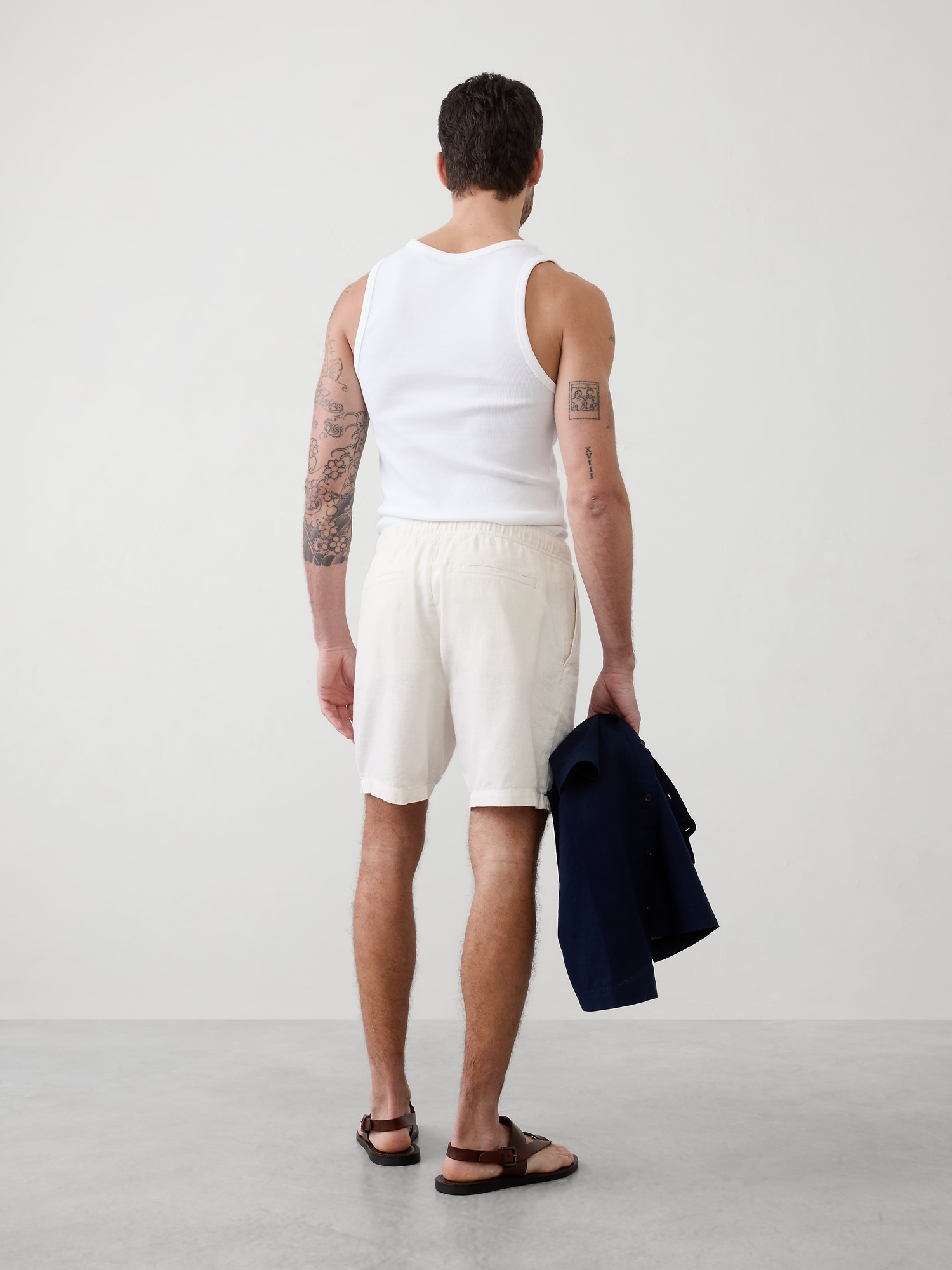 Image number 2 showing, Standard-Fit 7" Linen-Blend Short