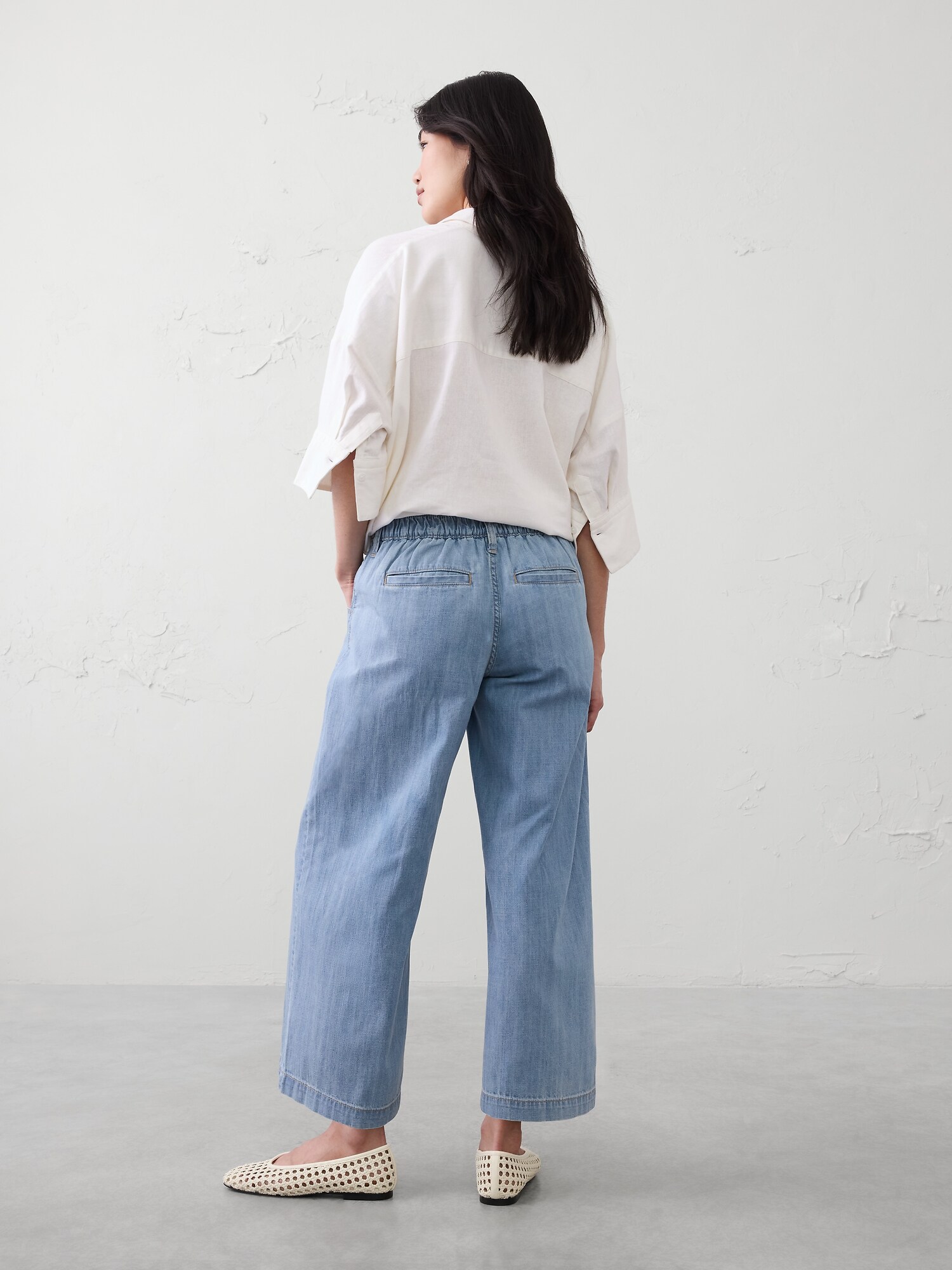 Image number 2 showing, Mid-Rise Wide-Leg Summer Weight Cropped Jean