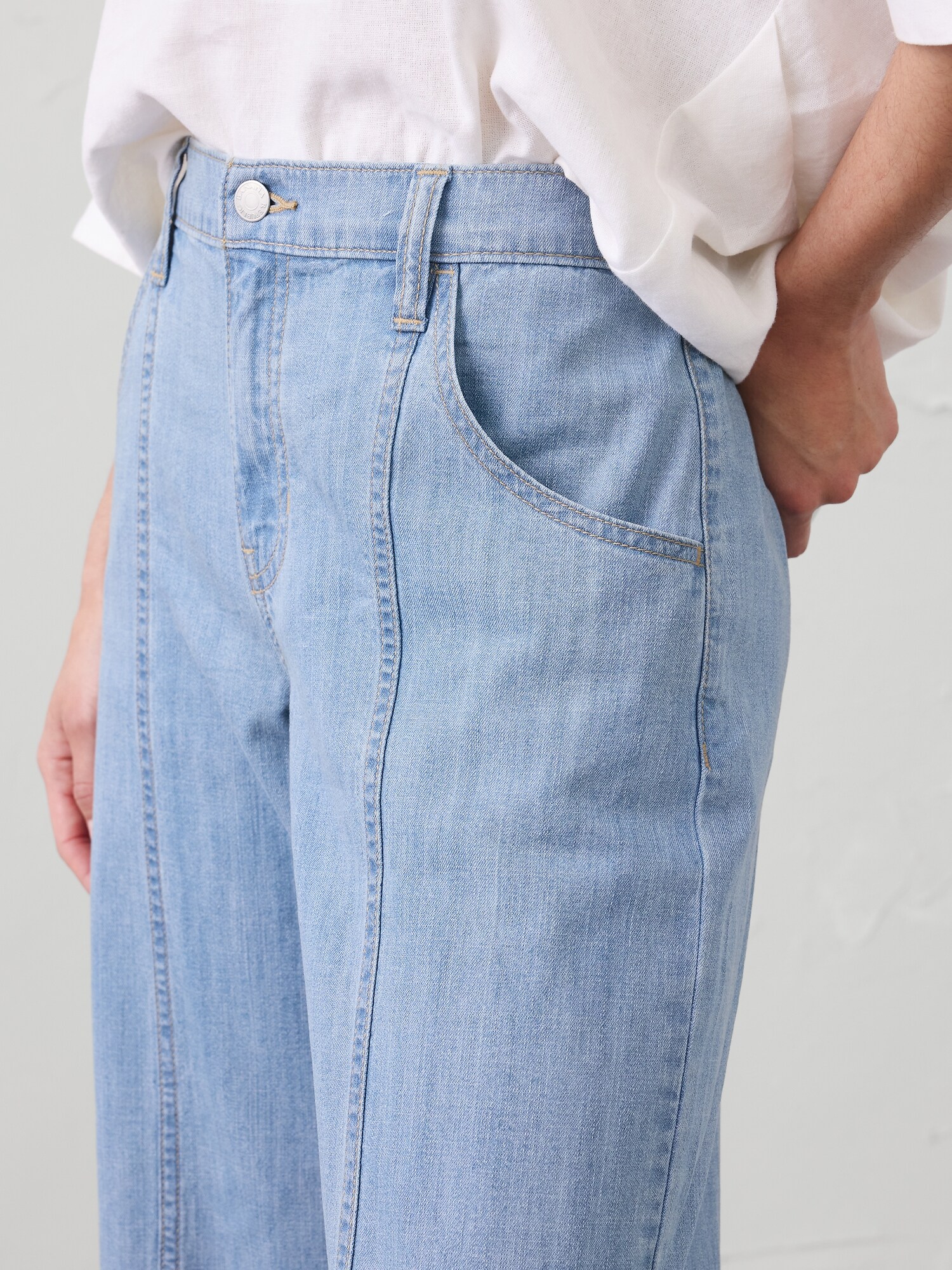 Image number 3 showing, Mid-Rise Wide-Leg Summer Weight Cropped Jean
