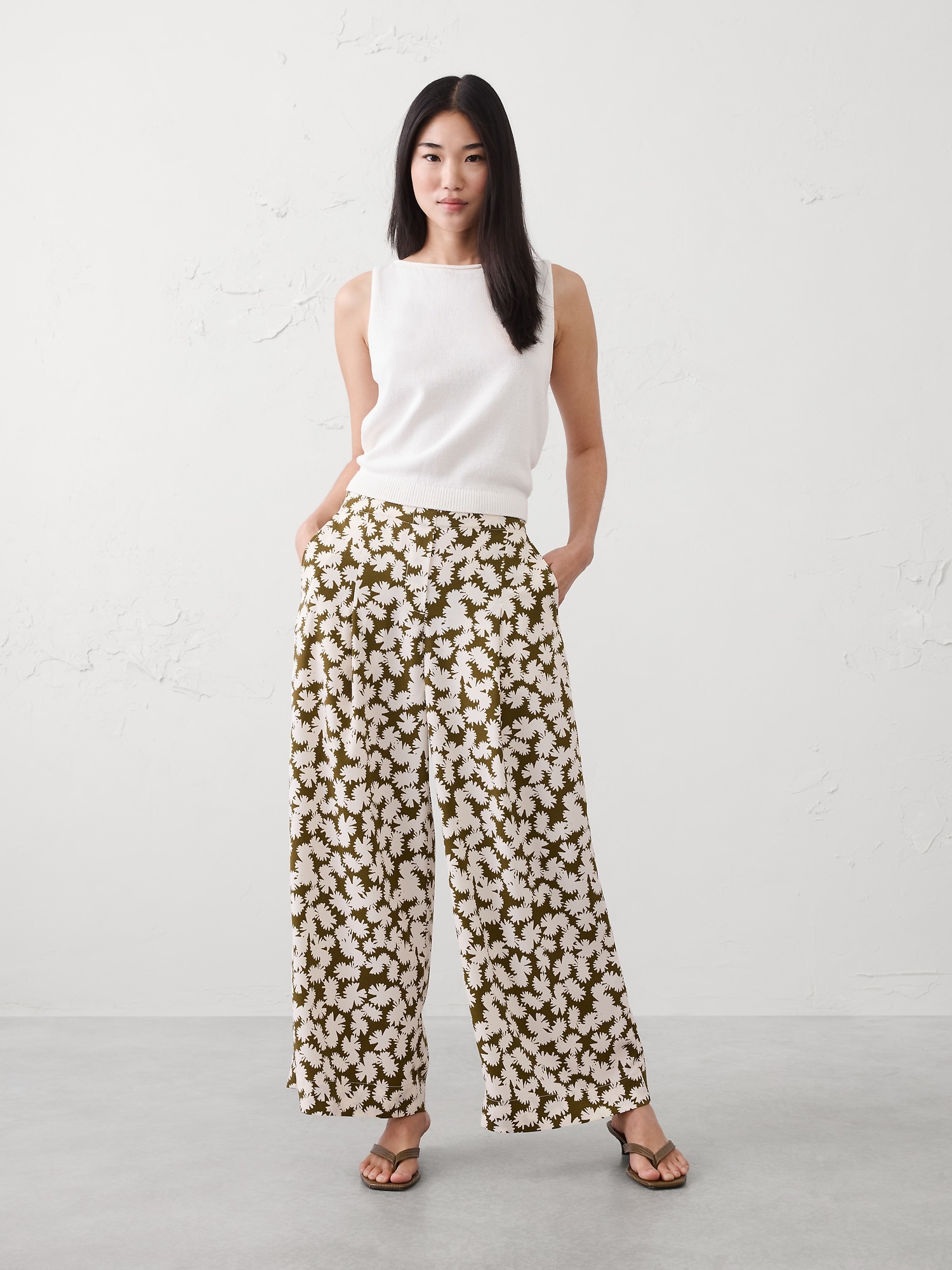 Wide-Leg Mid-Rise Pleated Pull-On Pant