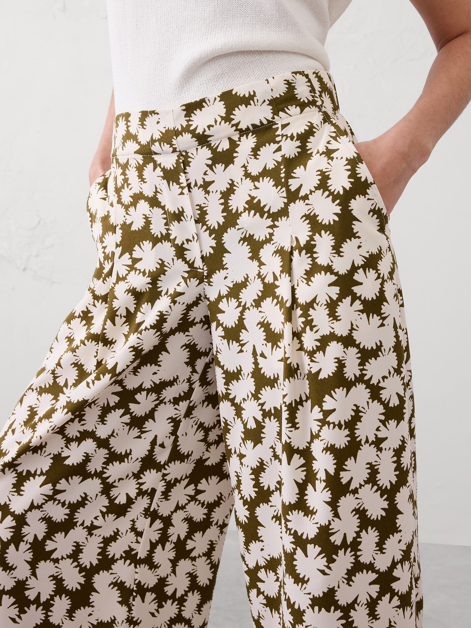 Image number 3 showing, Wide-Leg Mid-Rise Pleated Pull-On Pant