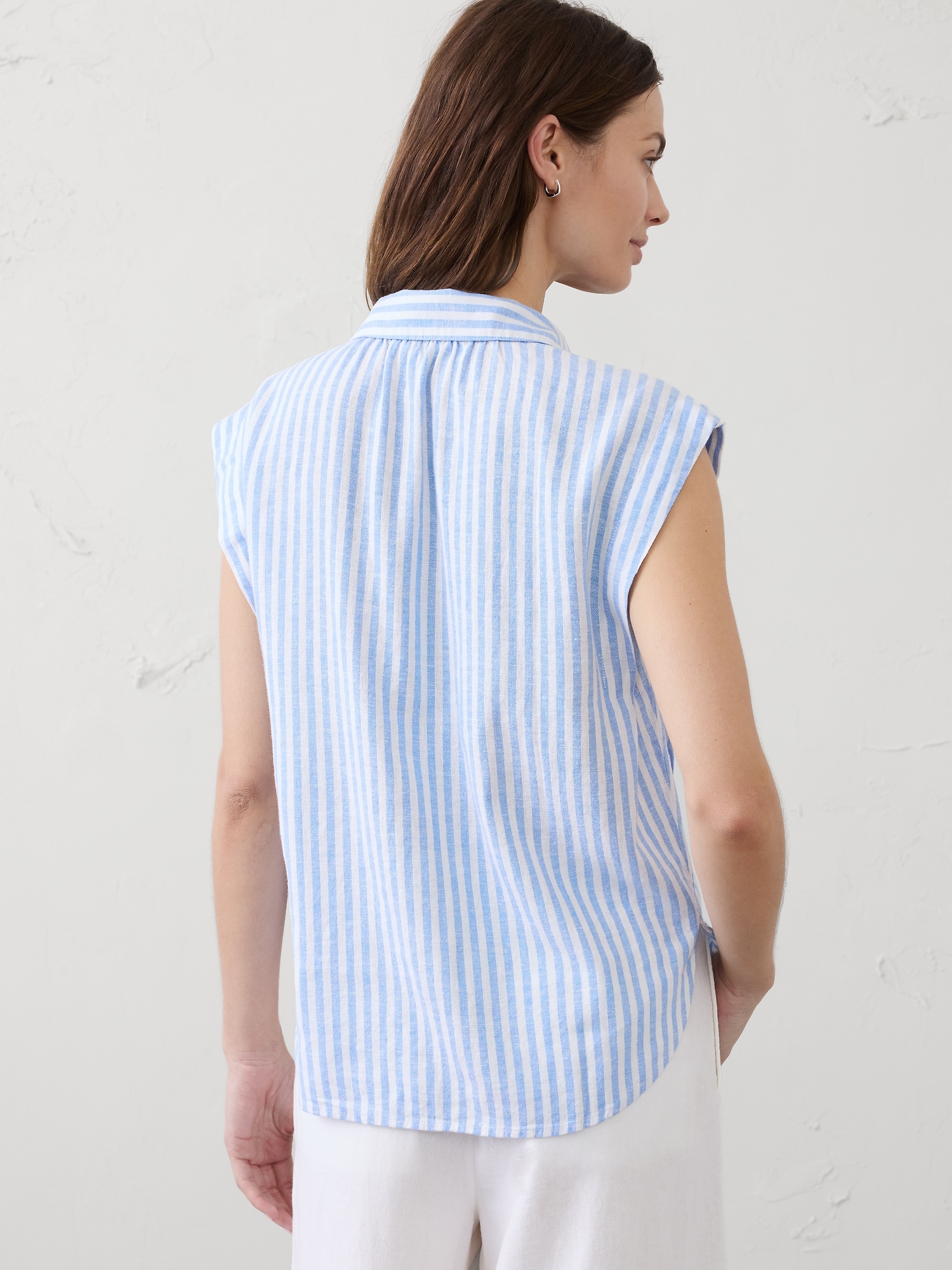 Image number 2 showing, Linen-Blend Pleated Shirt