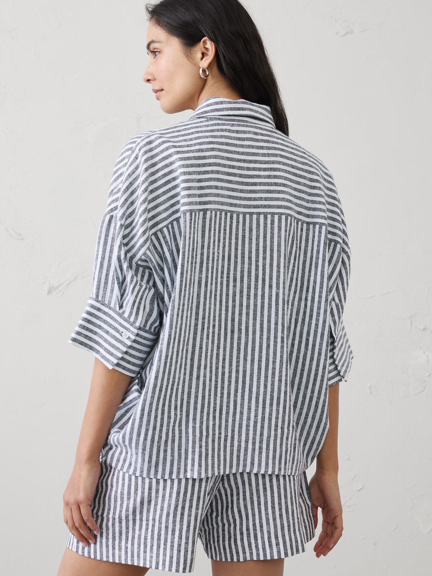 Image number 2 showing, Linen-Blend Drapey Popover Shirt