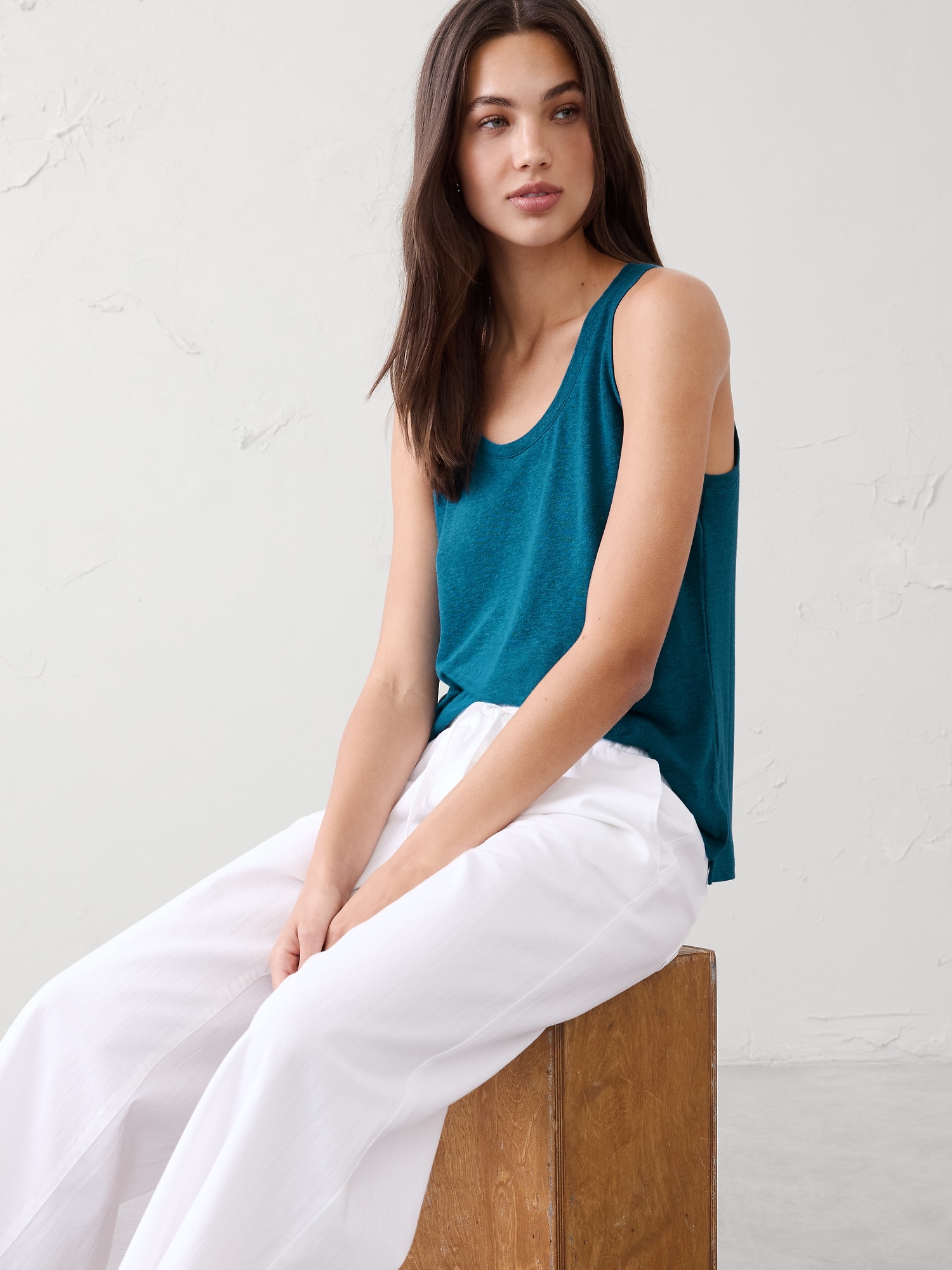 Image number 1 showing, Linen-Blend Scoop-Neck Tank