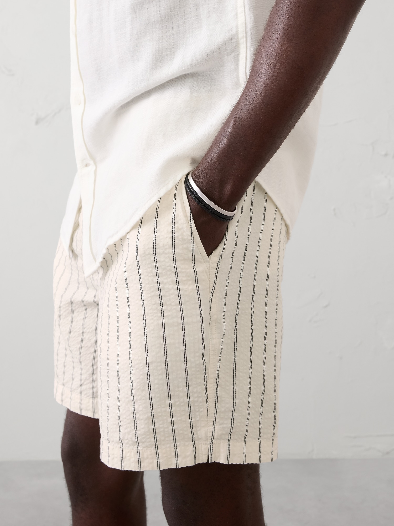 Image number 3 showing, 7" Seersucker Elastic-Waist Short