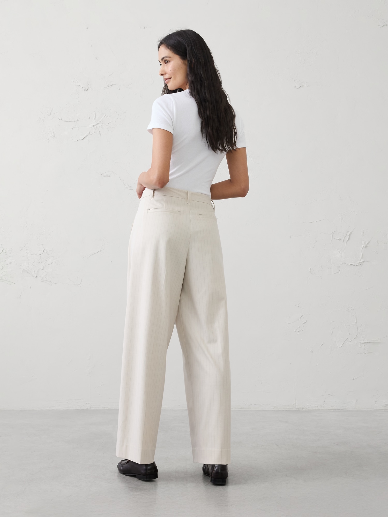 Image number 5 showing, Straight-Leg Mid-Rise Relaxed Trouser