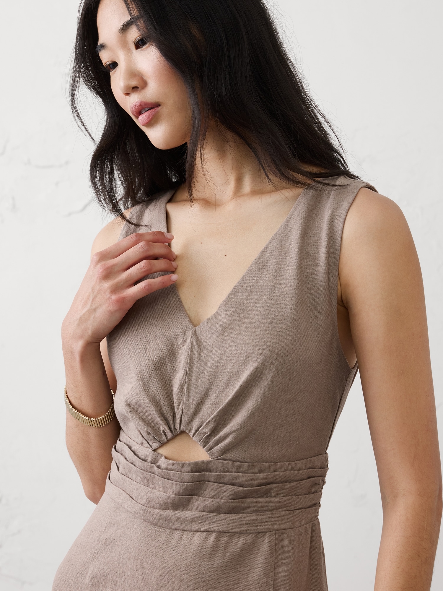 Image number 3 showing, Linen-Blend Cutout Midi Dress