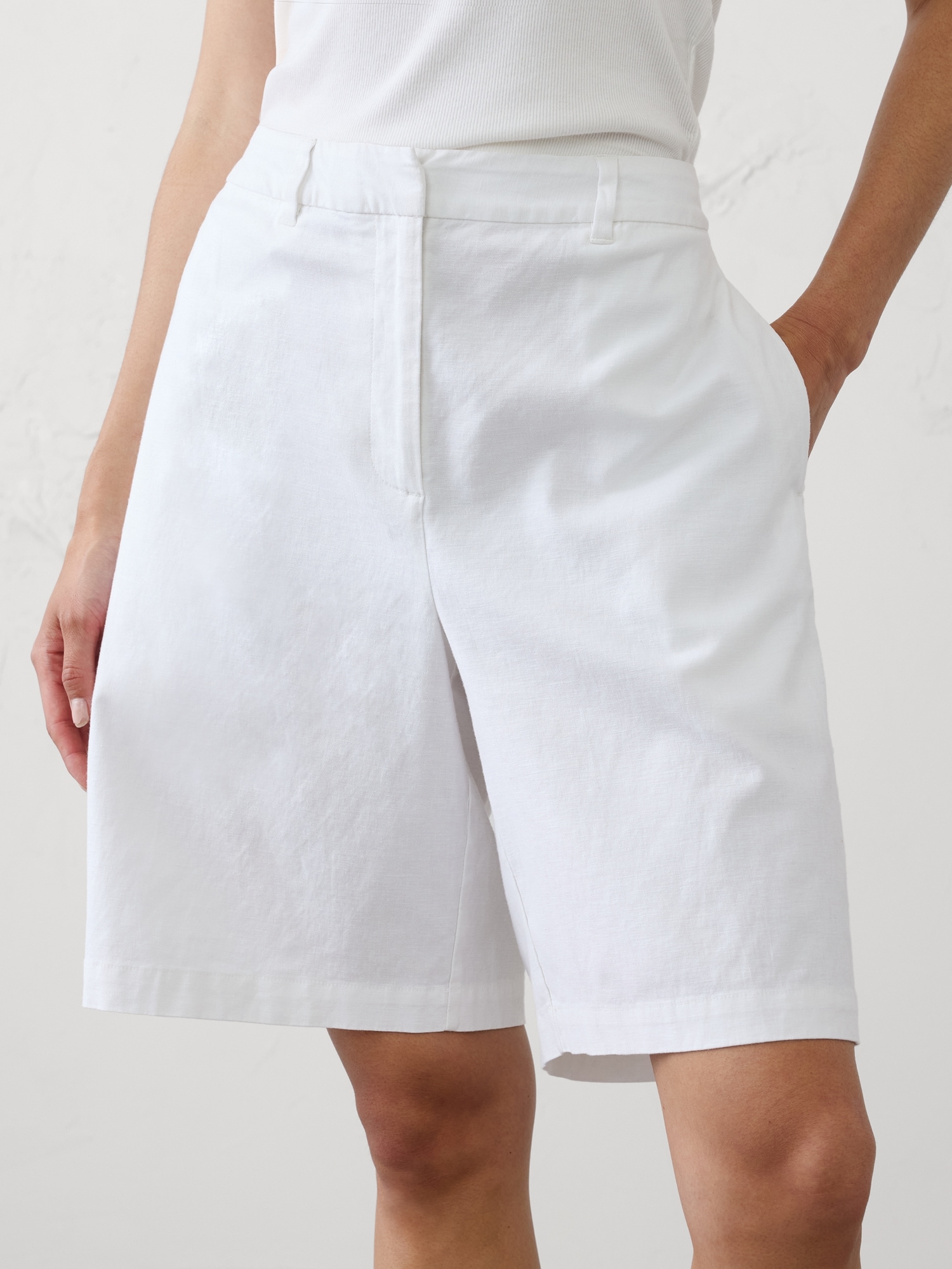 Image number 3 showing, High-Rise Linen-Blend Bermuda Short