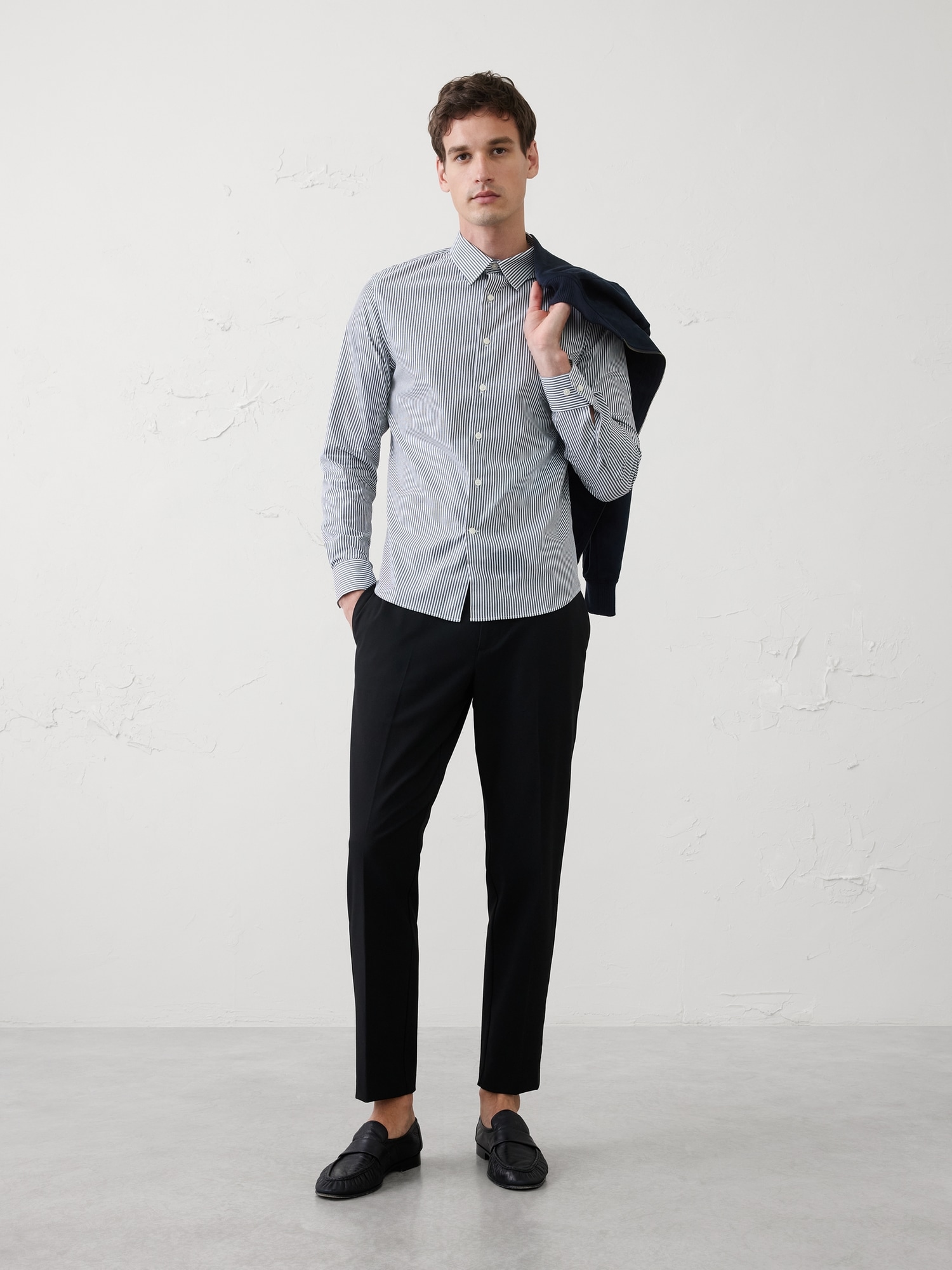 wearing untucked dress shirt A Guy's Guide to Dressing Up Without Overheating