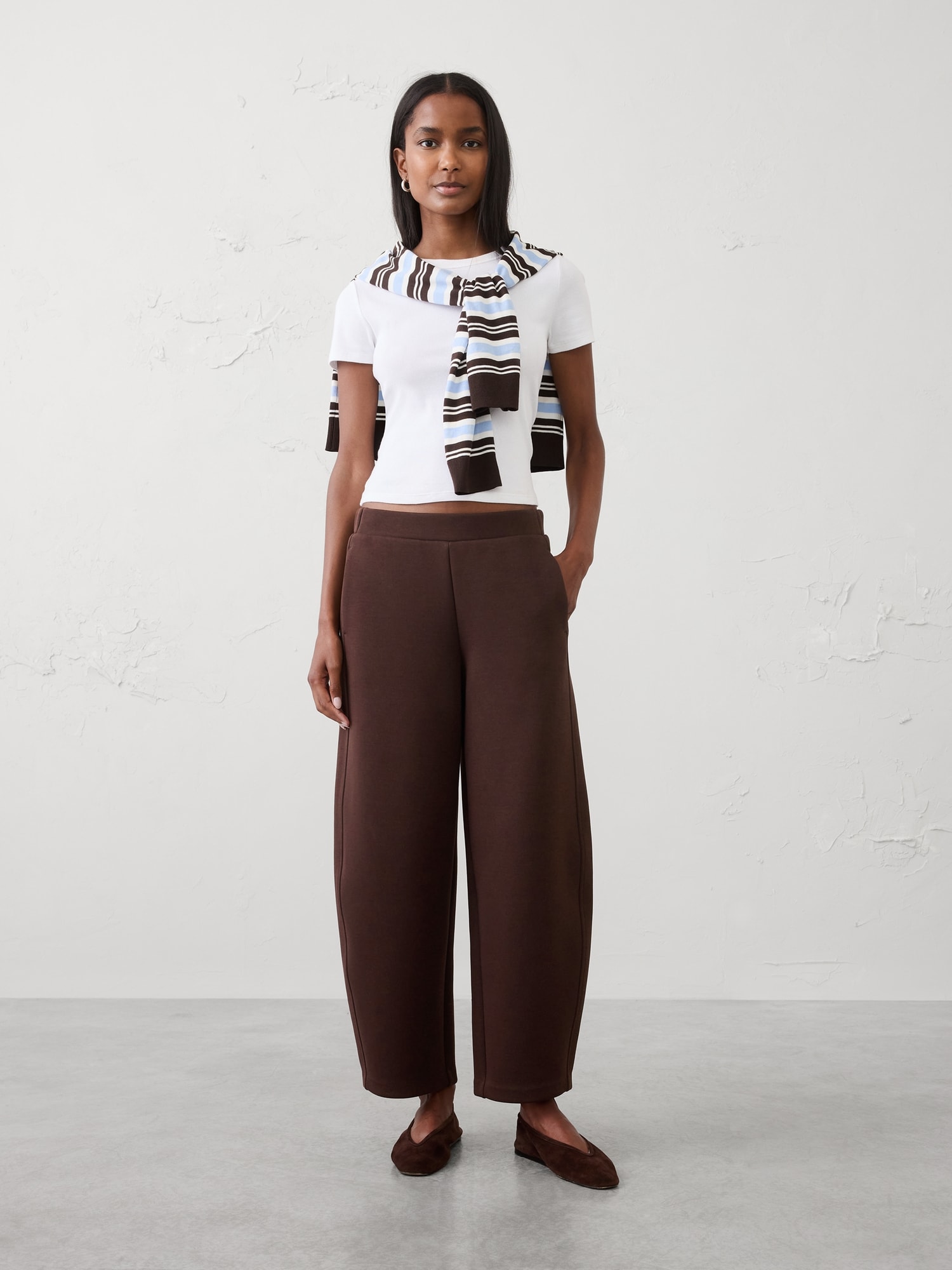 Image number 1 showing, Weekender Barrel-Leg Mid-Rise Pant