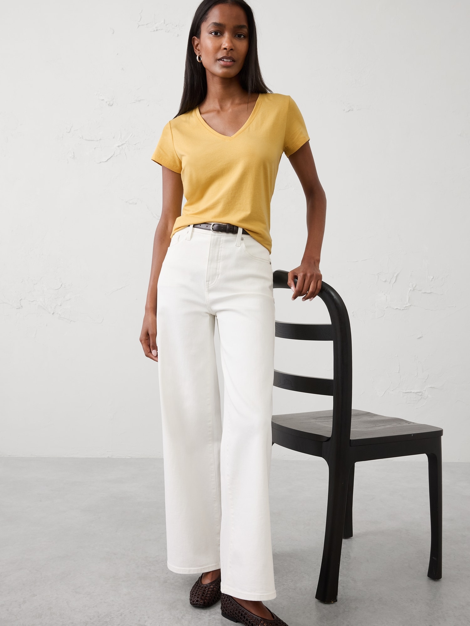Image number 1 showing, Timeless V-Neck T-Shirt