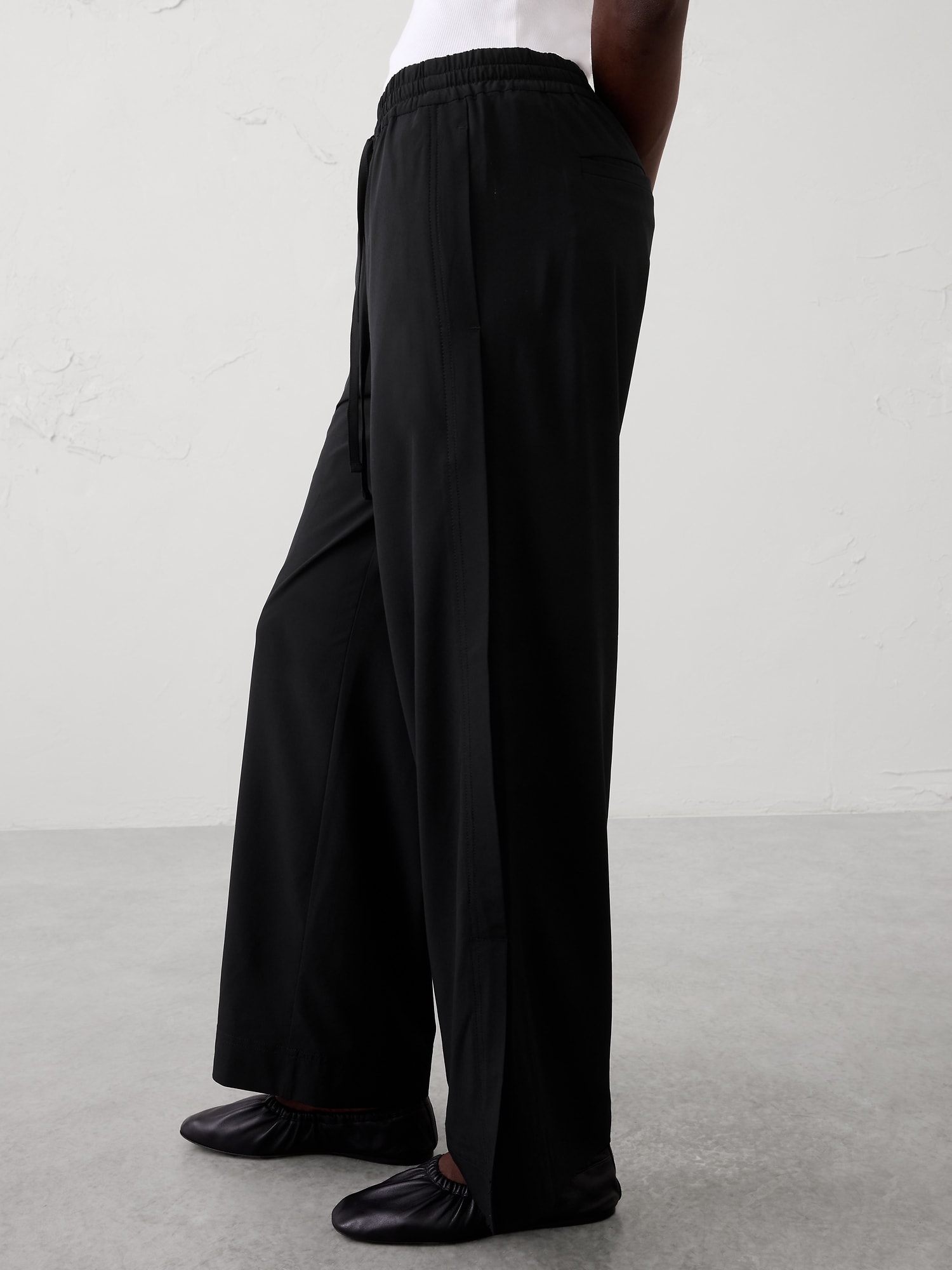 Image number 3 showing, Wide-Leg Mid-Rise Airstretch Pant