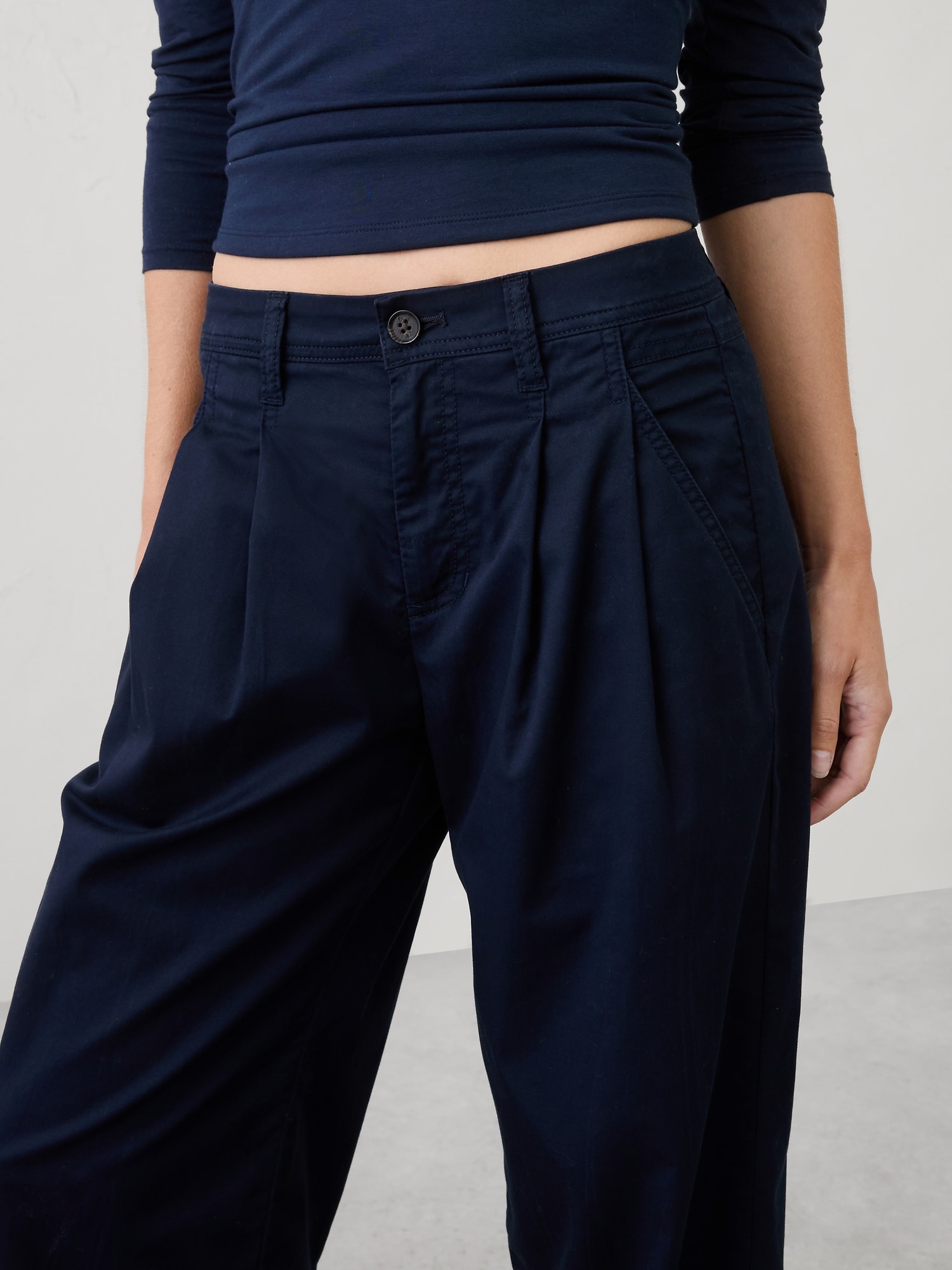 Image number 3 showing, Straight Mid-Rise Twill Pleated Pant