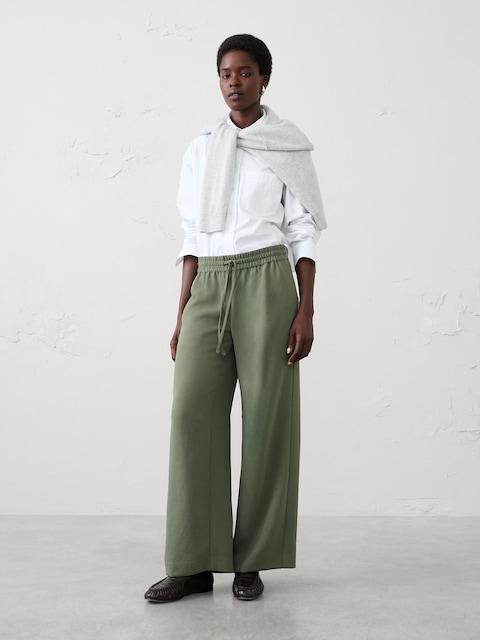 Wide-Leg Mid-Rise Pull-On Crepe Pant